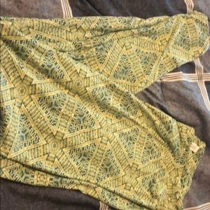 Y’all and curvy lularoe leggings